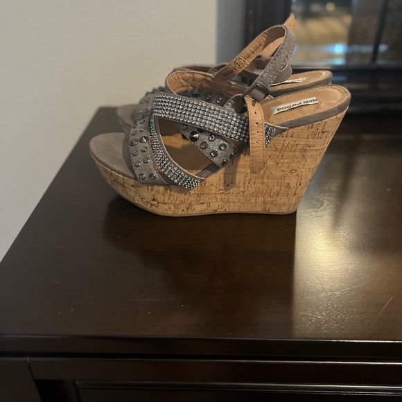 Beautiful wedges worn a few times great shape . - Picture 2 of 4